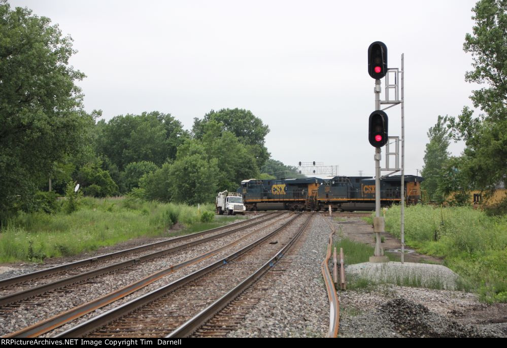 CSX 835, 7002 on X169